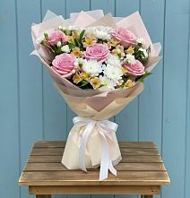 Букет цветов из:  Гвоздики, Орхидеи и Розы в Калиновском