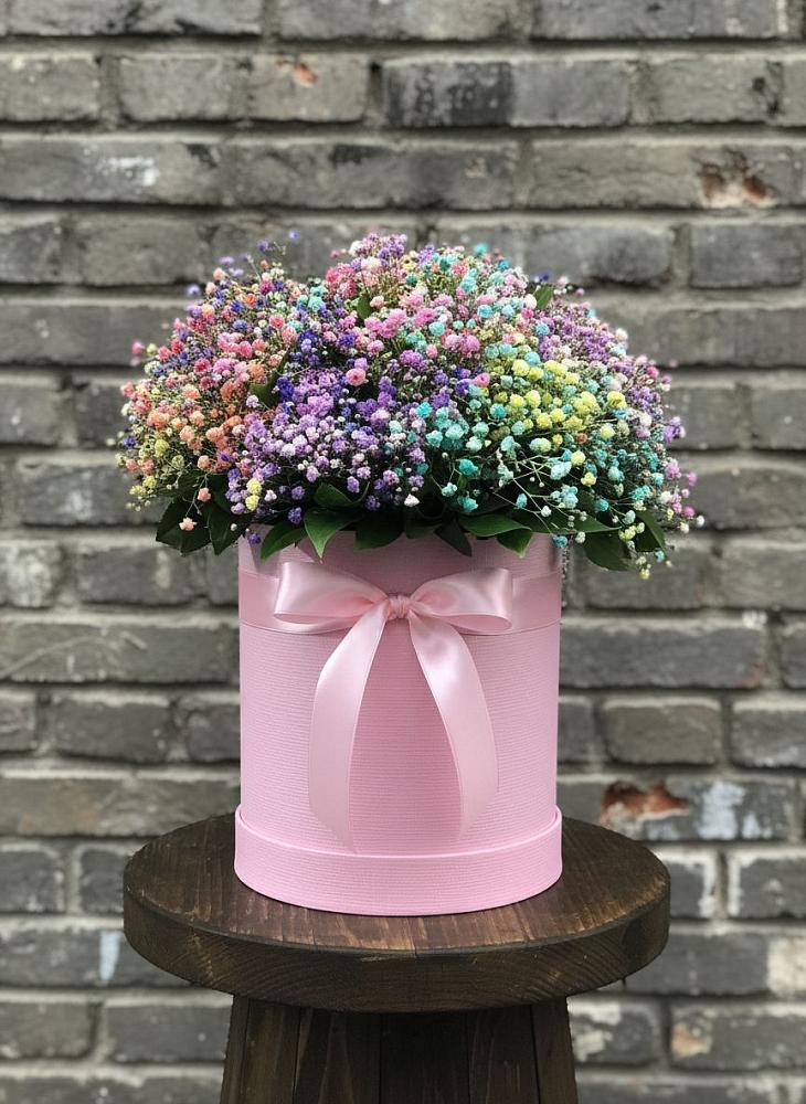 Цветочная композиция из Гипсофила и Розы в шляпной коробке в Калиновском