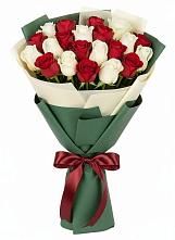 Букет Микс из красных и белых роз в Калиновском