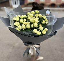 Букет Белые кустовые розы Солинеро в Калиновском
