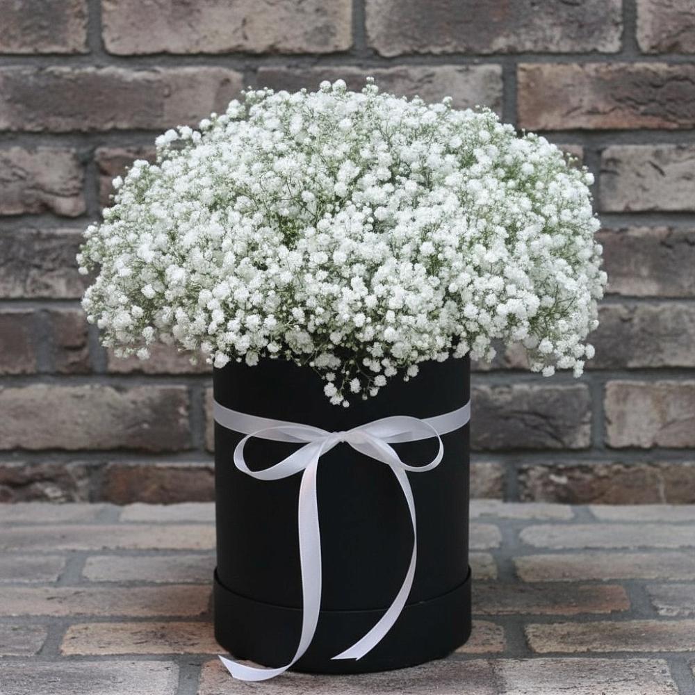 Цветочная композиция из Гипсофила в шляпной коробке в Калиновском