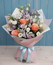 Букет цветов из:  Лизиантусы, Розы, Альстромерии и Гипсофила в Калиновском