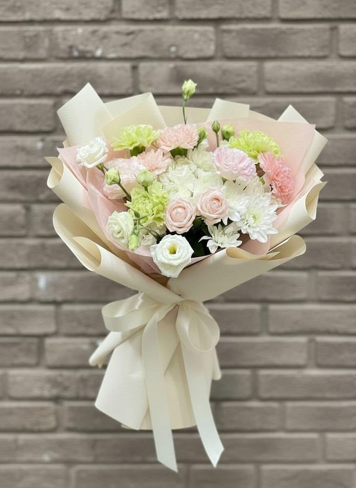 Букет цветов из: Гвоздики, Розы, Лизиантусы и Хризантемы в Калиновском