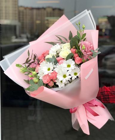 Букет цветов из: Розы, Лизиантусы и Хризантемы в Калиновском